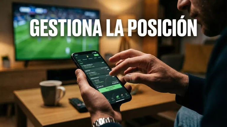 Mano de un apostador sobre un botón de cashout en la pantalla de un móvil durante un partido en vivo